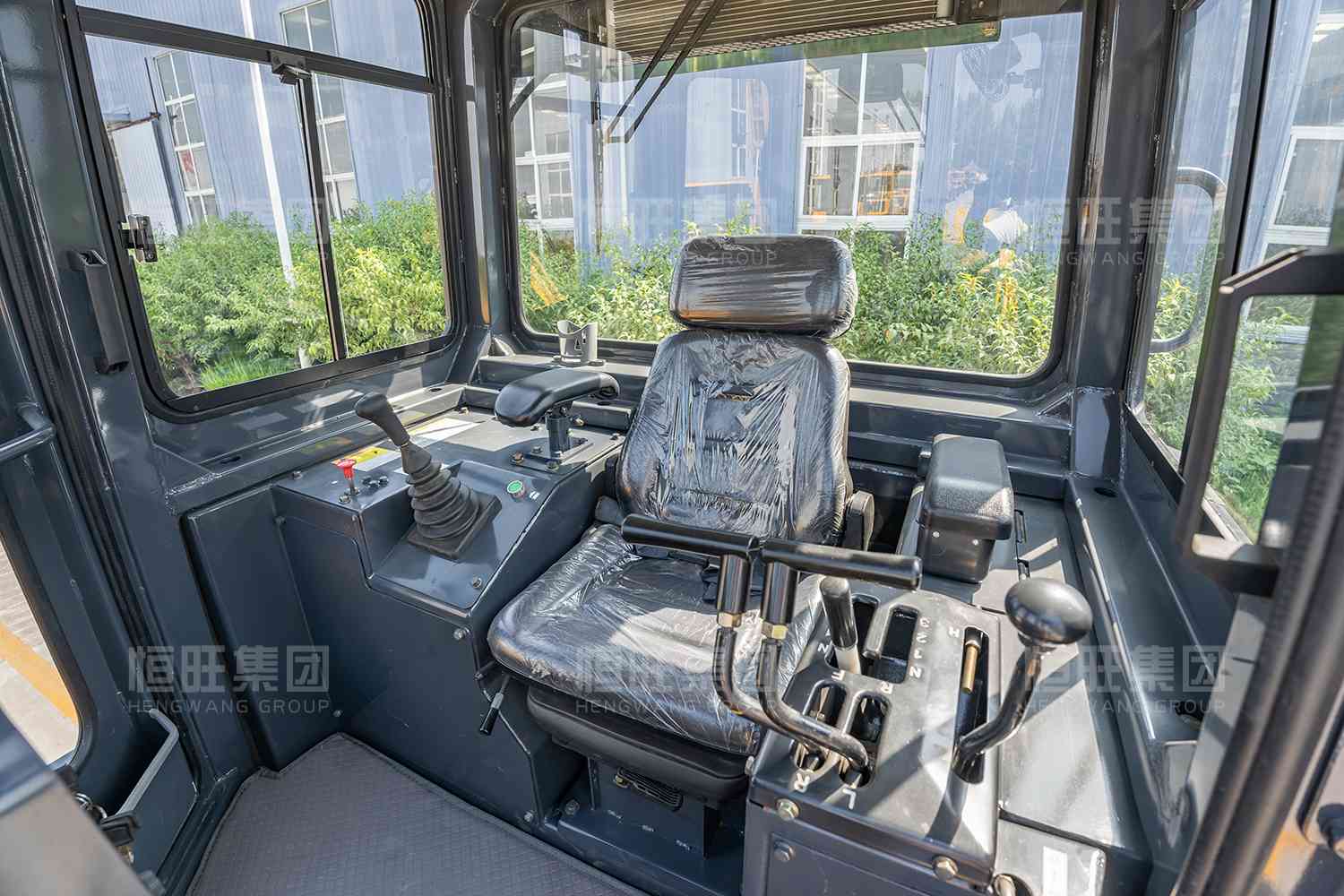 驾驶室内部 (1)22de.jpg