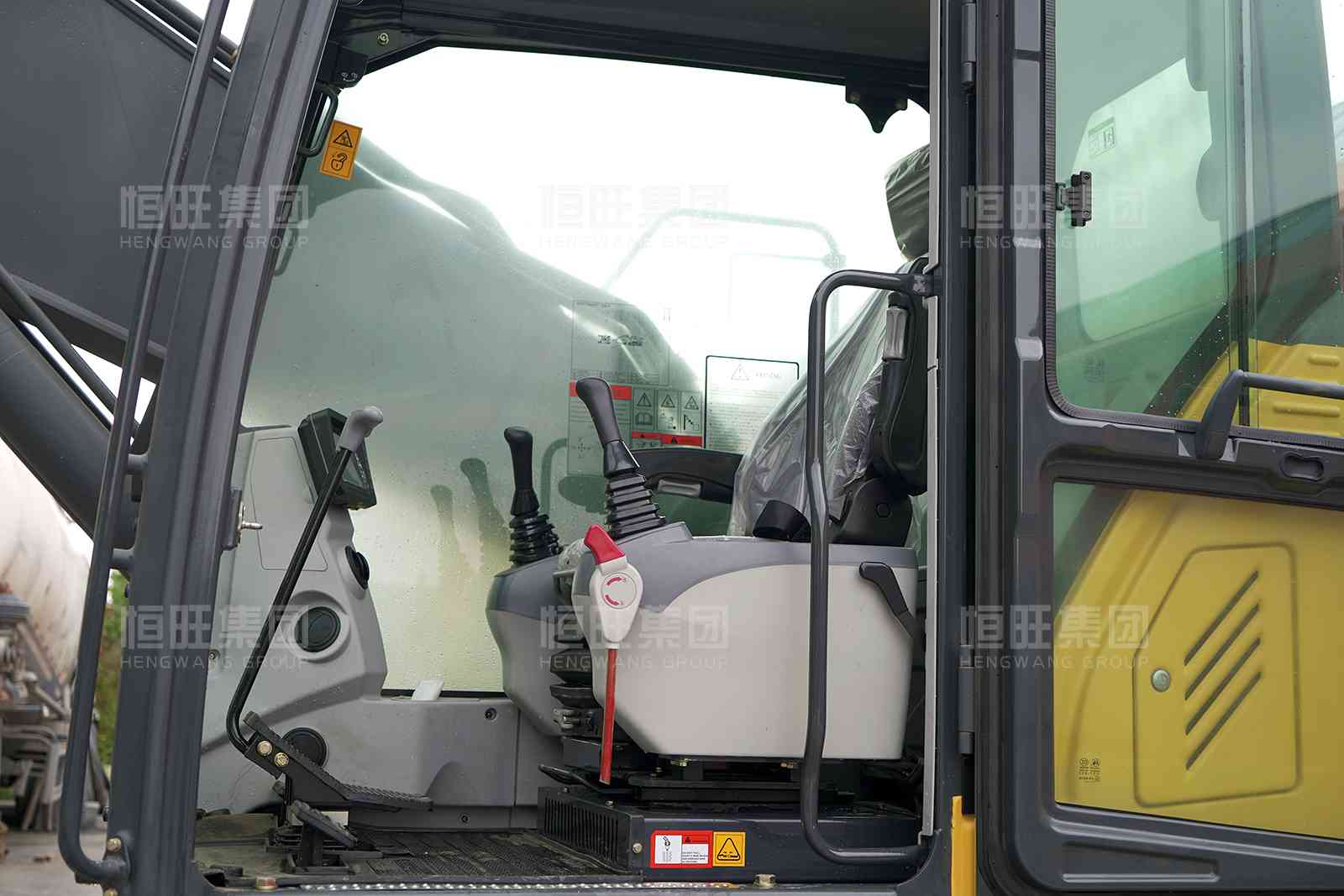 1751507164962422.jpg 驾驶室1.jpg